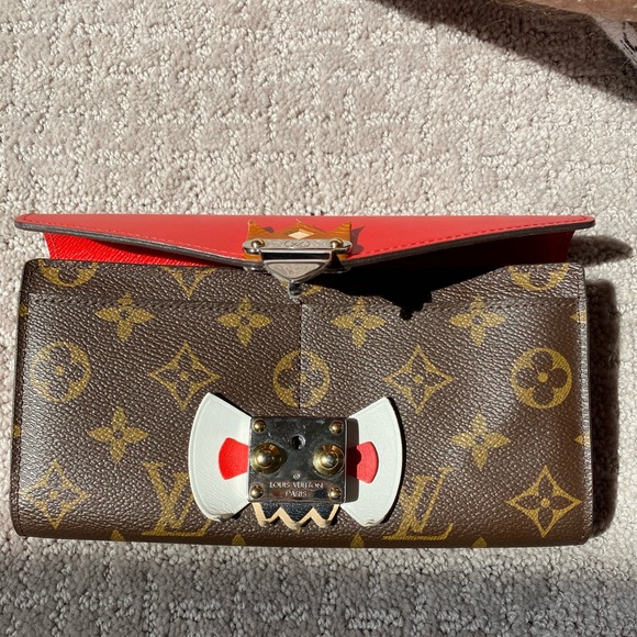Louis Vuitton Sarah Wallet - Picture 11 of 13